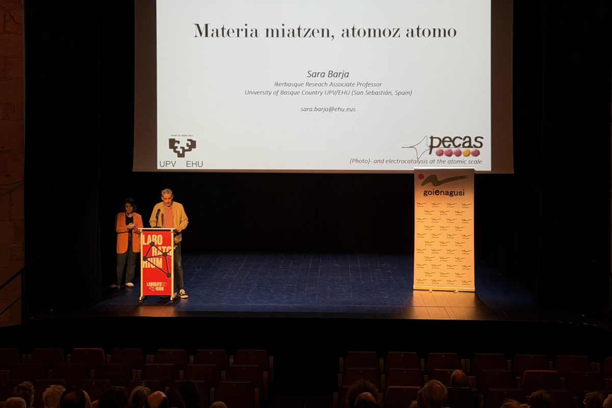 Kronika: “Explorando la materia átomo a átomo” hitzaldia