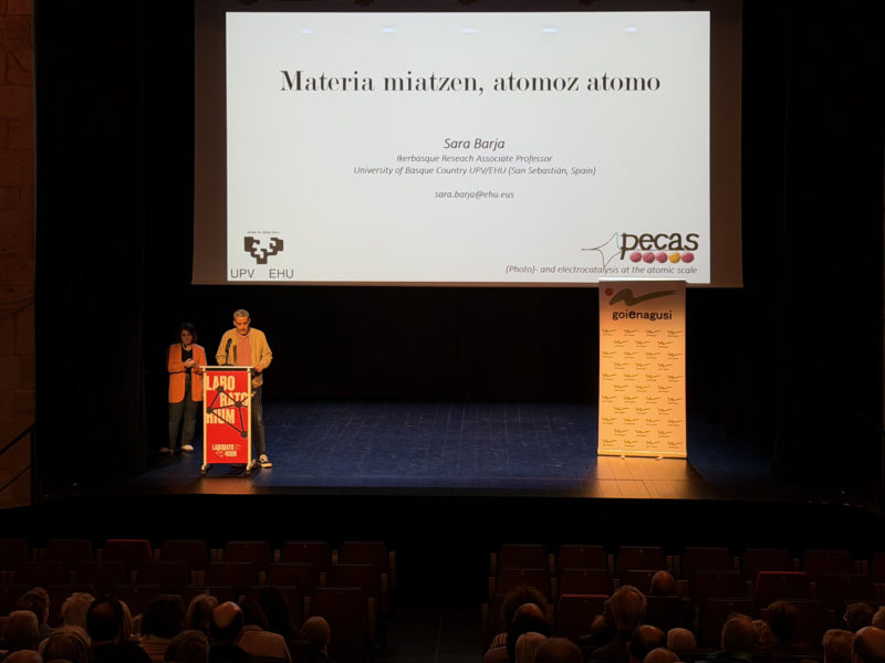 Kronika: “Explorando la materia átomo a átomo” hitzaldia